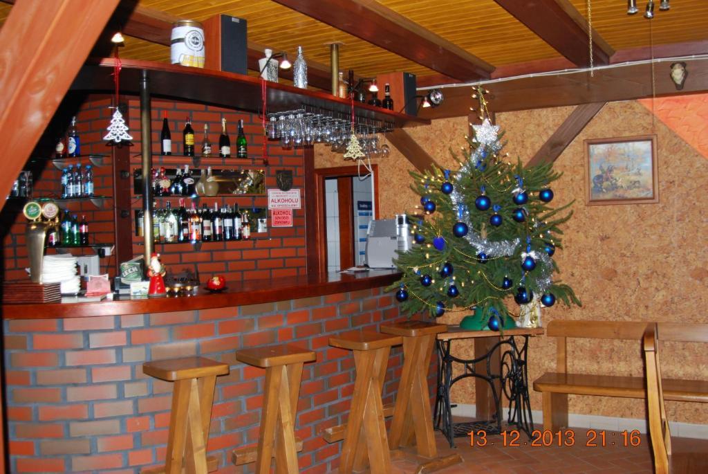 Zajazd I Restauracja "Mysliwskie Zacisze" Nikielkowo Экстерьер фото